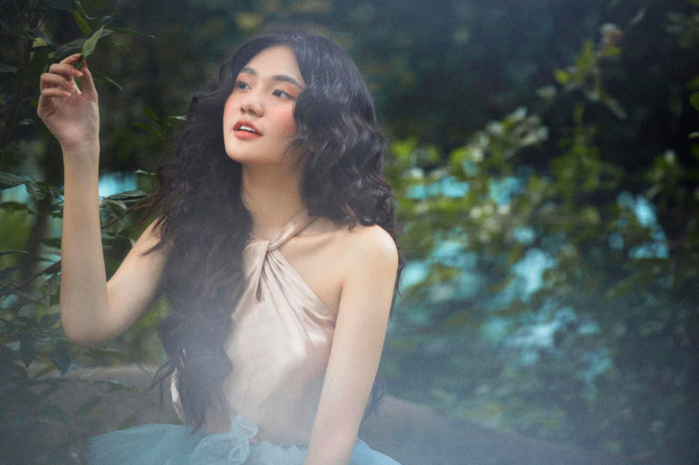 Mới đây, người đẹp Võ Ngọc Hồng Đào tung loạt ảnh mới với chủ đề “Công chúa rừng xanh” thu hút sự quan tâm của người hâm mộ.