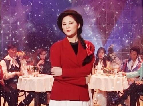 Như Quỳnh sinh năm 1970, cô từng được xem là “mỹ nhân làng nhạc” khi sở hữu nhan sắc xinh đẹp cùng giọng ca ngọt hiếm có. Tên tuổi của cô gắn gắn liền với dòng nhạc trữ tình và một số ca khúc nổi tiếng như: Người tình mùa đông, Chuyện hoa sim, Chuyện tình người thiếu nữ tên Thi... Như Quỳnh sinh năm 1970, cô từng được xem là “mỹ nhân làng nhạc” khi sở hữu nhan sắc xinh đẹp cùng giọng ca ngọt hiếm có. Tên tuổi của cô gắn gắn liền với dòng nhạc trữ tình và một số ca khúc nổi tiếng như: Người tình mùa đông, Chuyện hoa sim, Chuyện tình người thiếu nữ tên Thi...