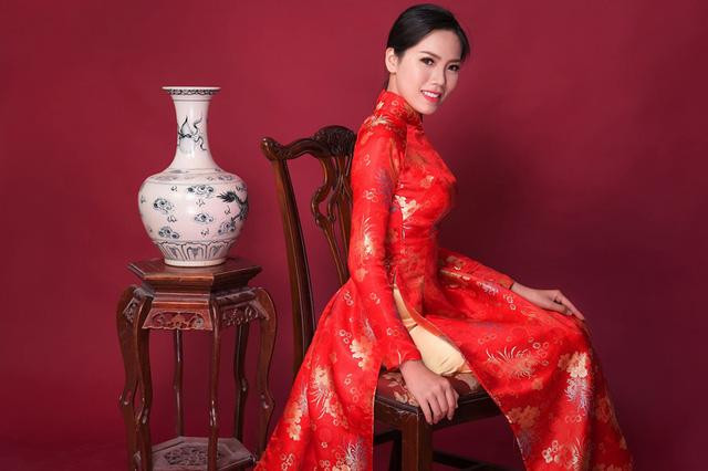 Người đẹp Áo dài cuộc thi Hoa hậu Việt Nam 2014 Nguyễn Huỳnh Trúc Mai sinh năm 1995. Cô cũng là cử nhân khoa dược Đại học Y Dược Cần Thơ.