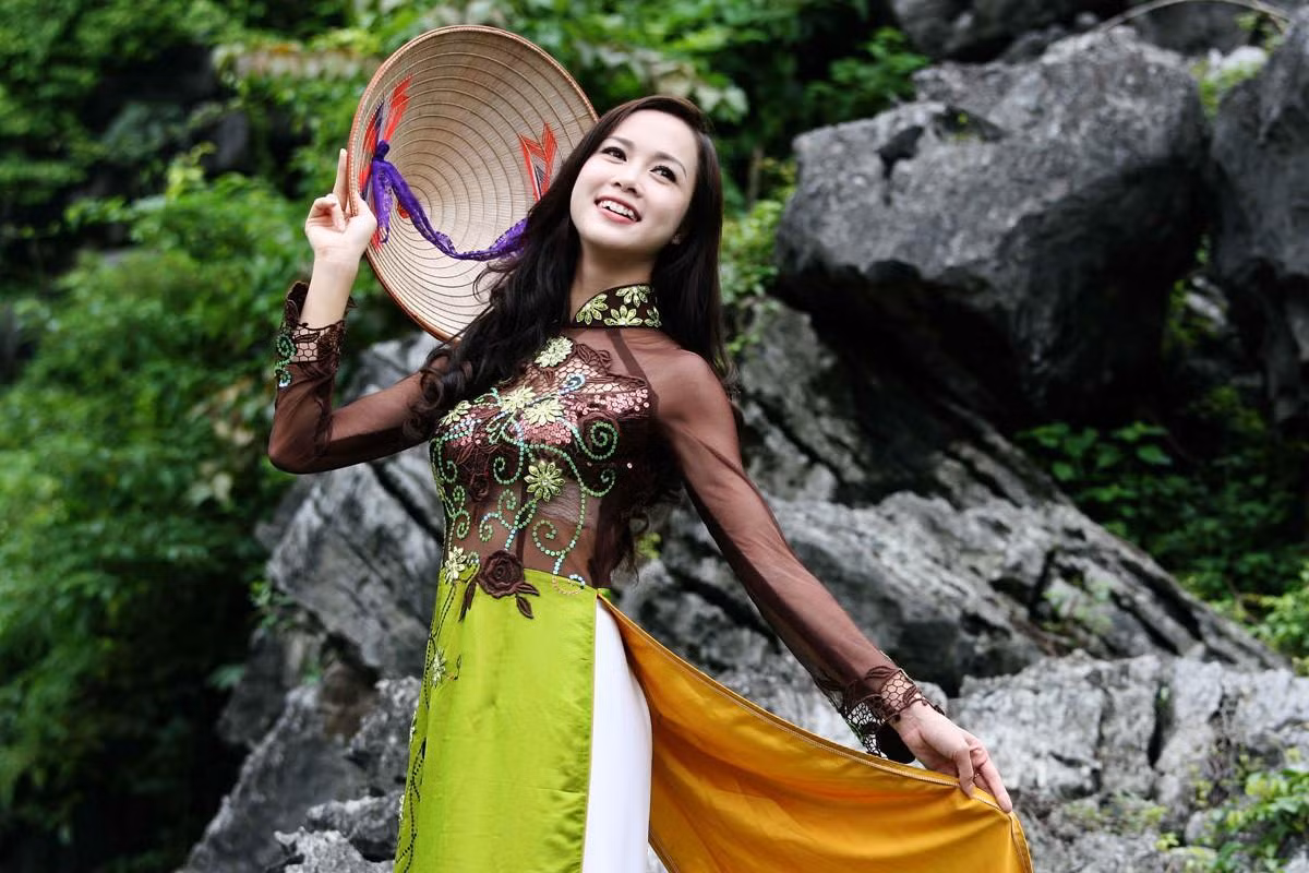 Sau khi kết thúc cuộc thi Hoa hậu Việt Nam 2012, Vũ Ngọc Anh tham gia một số lĩnh vực giải trí khác như làm diễn viên, người mẫu. Cái tên Ngọc Anh được chú ý hơn khi cô tham gia đóng phim "Quyên" cùng Trần Bảo Sơn.