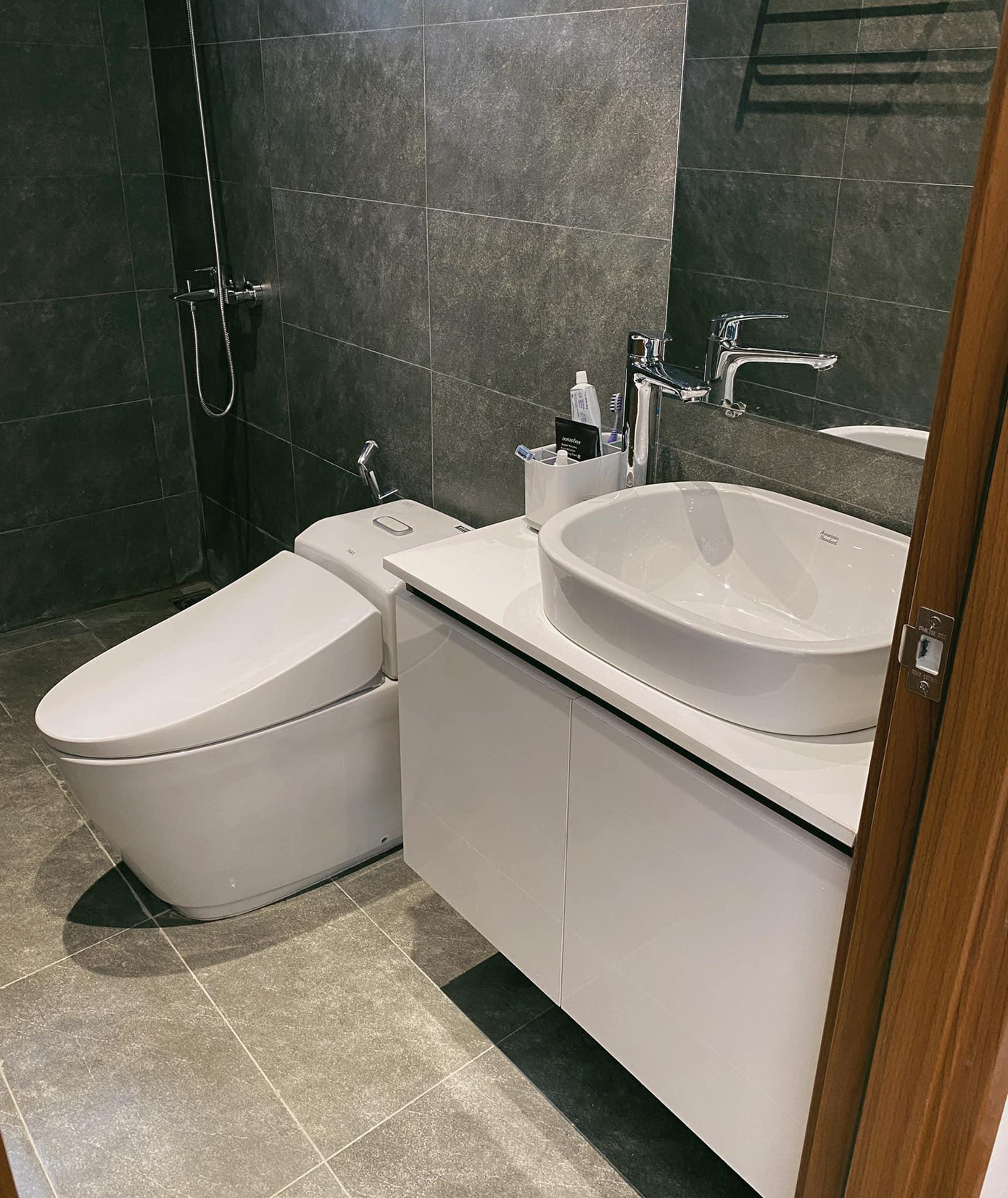 Không gian phòng tắm.