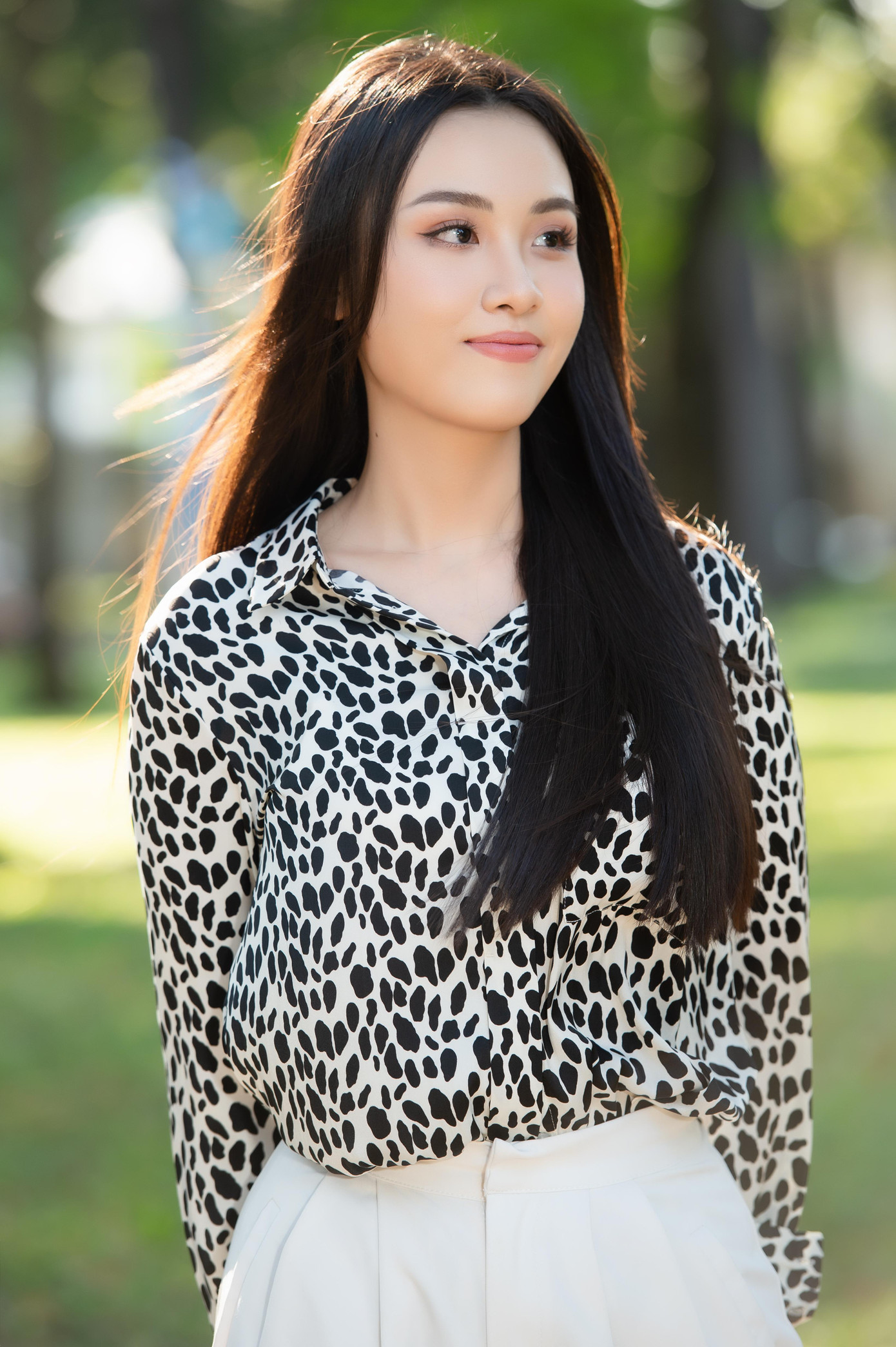 Huỳnh Phạm Thủy Tiên năm nay 23 tuổi, học ngành Kinh tế Đối ngoại Trường Đại học Ngoại Thương TP HCM. Thủy Tiên chia sẻ, cô dự kiến sẽ tốt nghiệp vào cuối năm nay và có thể làm việc trong ngành marketing.