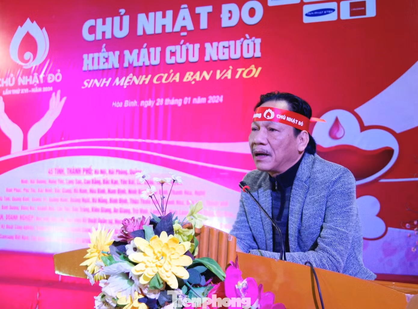 Nhà báo Lê Minh Toản phát biểu tri ân những người hiến máu.