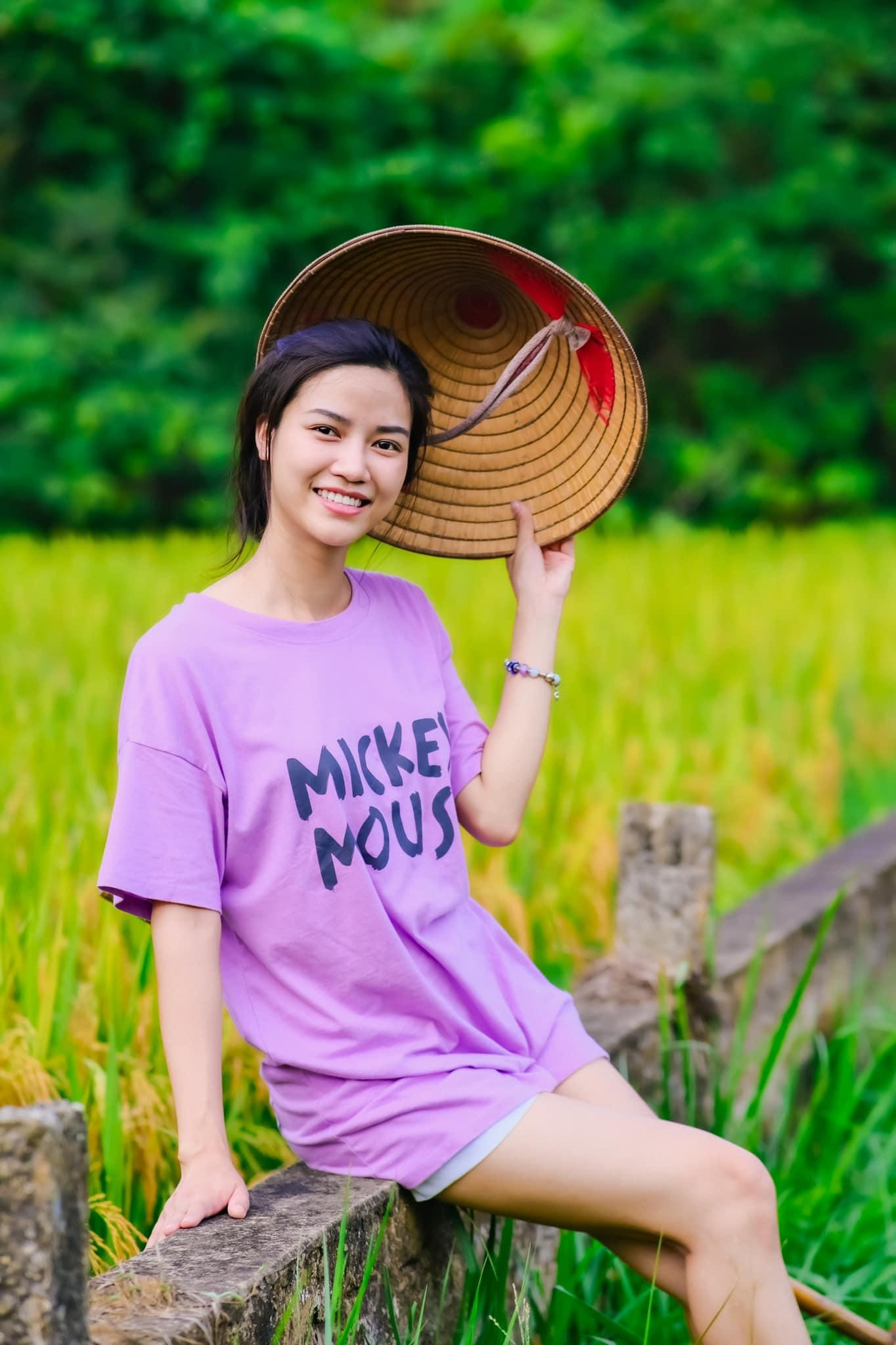 Những hình ảnh đời thường vô cùng dễ thương của cô nàng.