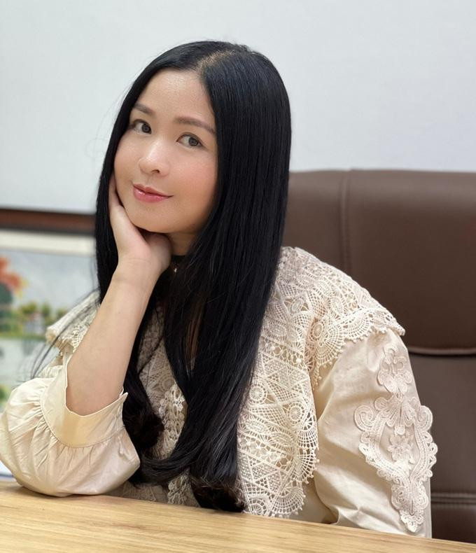 Dù đã bước vào độ tuổi U50 nhưng MC, giảng viên, NSƯT Đặng Châu Anh vẫn sở hữu vóc dáng và gương mặt trẻ trung đáng ngưỡng mộ (Ảnh: Hương Hồ).