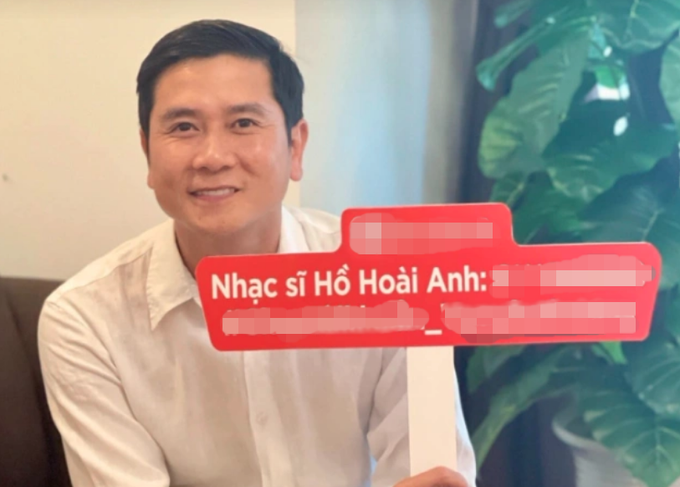 Nhạc sĩ Hồ Hoài Anh quảng cáo cho một thương hiệu (Ảnh: Facebook nhân vật).