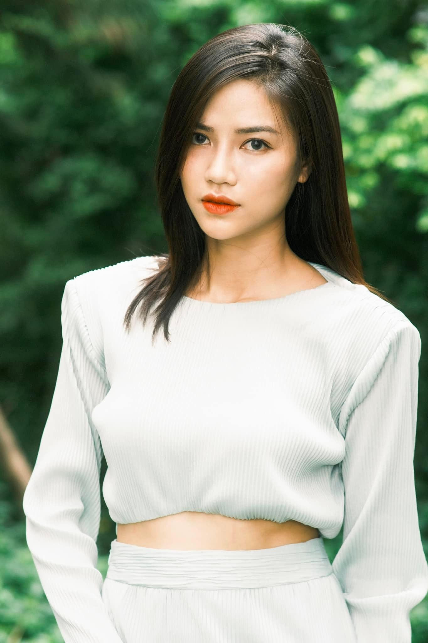 Anh Đào gây ấn tượng với vẻ ngoài xinh đẹp, cá tính.