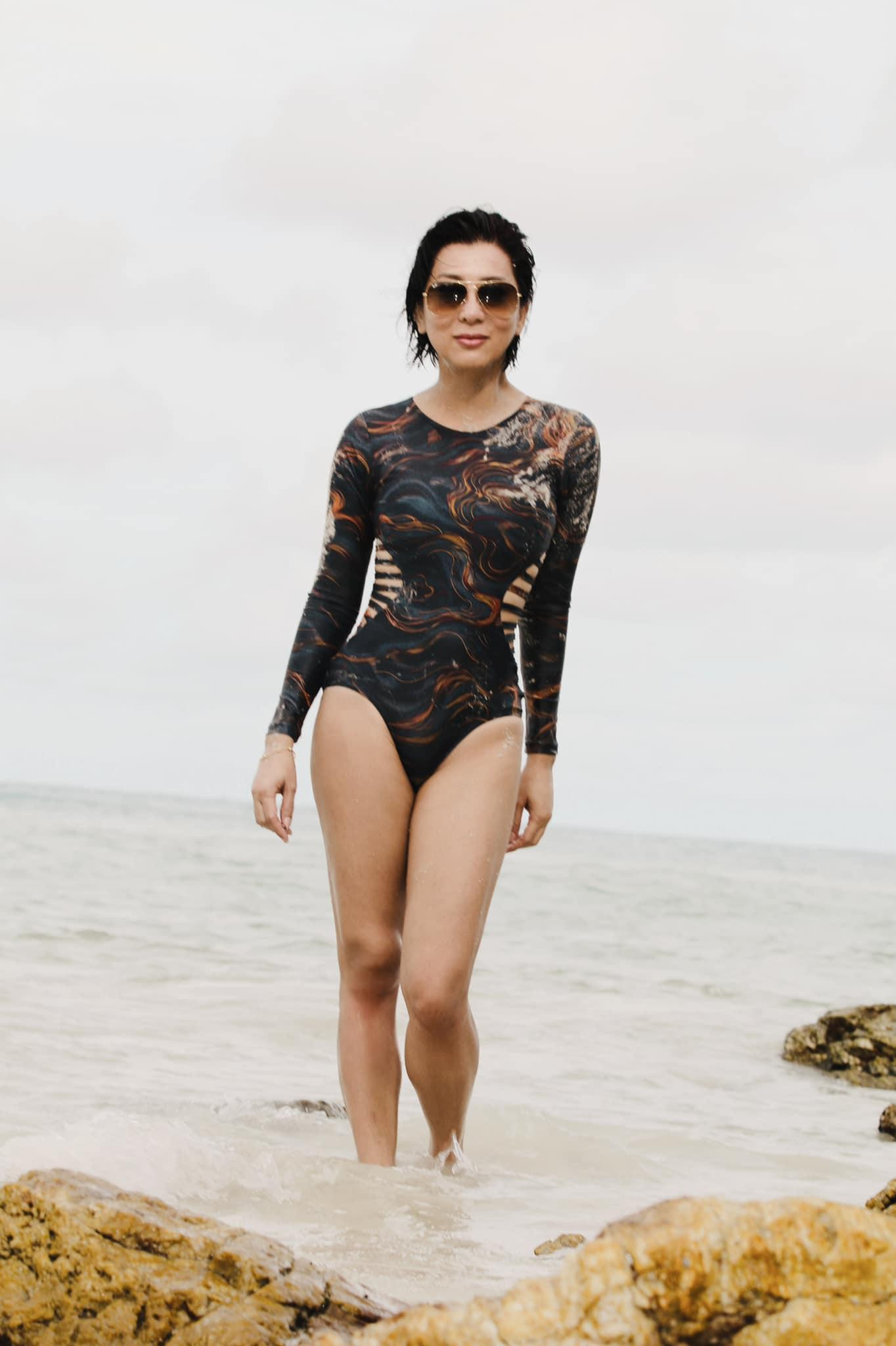 Mới đây, MC Nguyễn Cao Kỳ Duyên tung loạt ảnh diện áo tắm nóng bỏng nhân dịp sinh nhật của mình. Trên trang cá nhân, MC Kỳ Duyên chia sẻ: “Cám ơn tất cả các bạn bè đã cùng Kỳ Duyên sang Thái Lan ăn sinh nhật! Mấy hôm nay vui quá. Cám ơn tất cả những lời chúc mừng của cả nhà. Mọi người thương quá năm nay “em” trẻ ra một tuổi. Và không quên cám ơn “người ấy” đã luôn cho em những ngạc nhiên thật thú vị”.