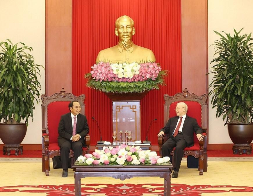 Tổng Bí thư Nguyễn Phú Trọng tiếp Ủy viên Bộ Chính trị, Thường trực Ban Bí thư Đảng Nhân dân Cách mạng Lào, Phó Chủ tịch nước Lào Bounthong Chitmany. (Ảnh: Trí Dũng/TTXVN)