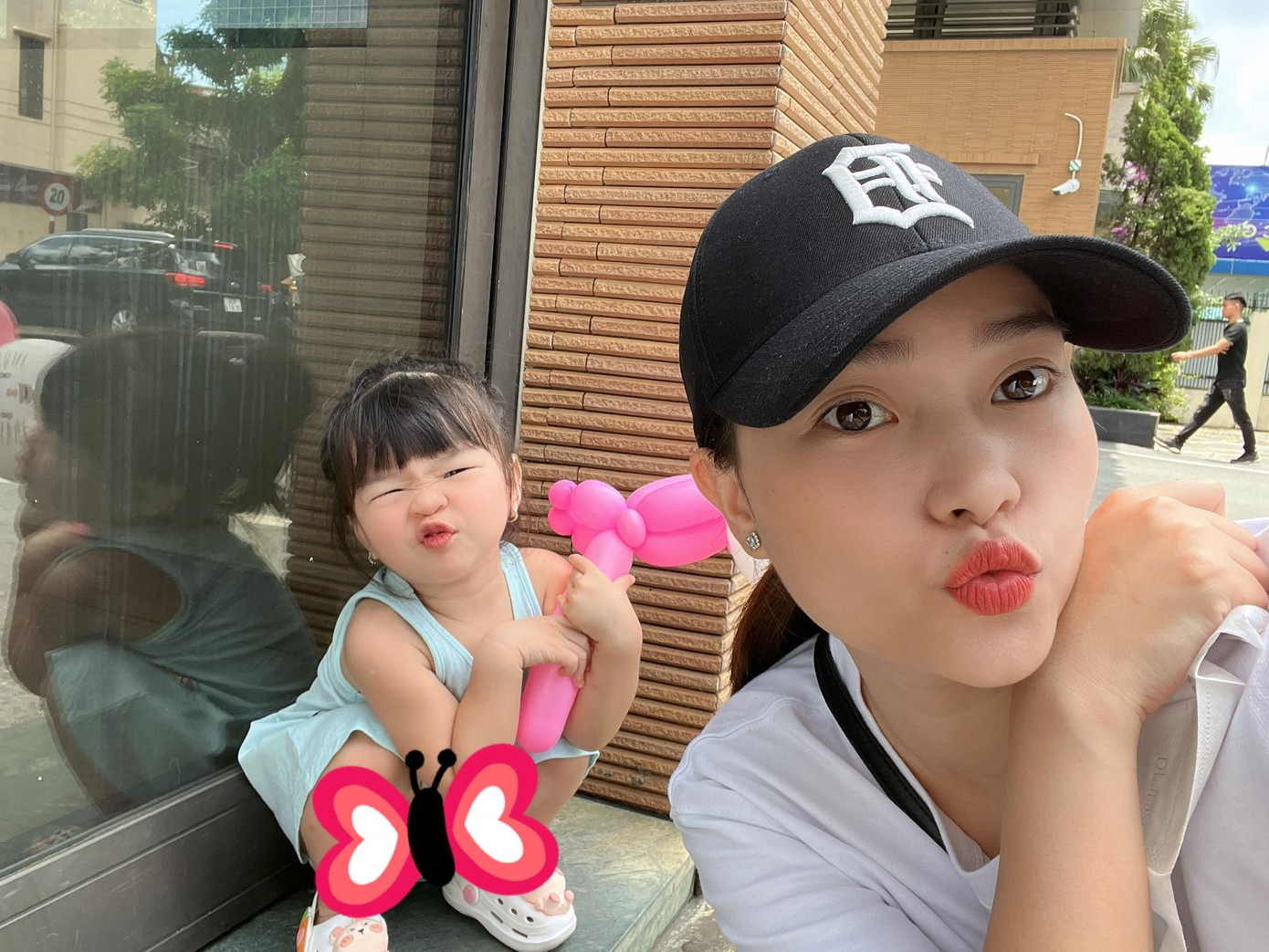 Bé Dứa và mẹ. Bé Dứa và mẹ.