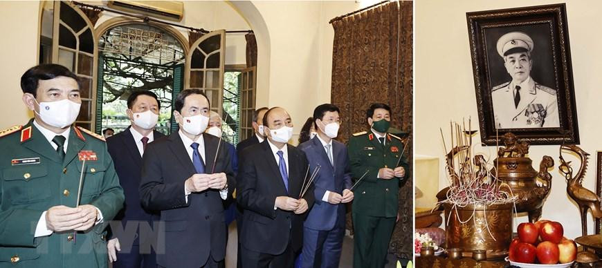 Chủ tịch nước dẫn đầu Đoàn lãnh đạo Đảng, Nhà nước, Mặt trận Tổ quốc Việt Nam tới dâng hương, dâng hoa tưởng nhớ Đại tướng Võ Nguyên Giáp tại nhà riêng ở 30 Hoàng Diệu (Hà Nội). (Ảnh: Thống Nhất/TTXVN) Chủ tịch nước dẫn đầu Đoàn lãnh đạo Đảng, Nhà nước, Mặt trận Tổ quốc Việt Nam tới dâng hương, dâng hoa tưởng nhớ Đại tướng Võ Nguyên Giáp tại nhà riêng ở 30 Hoàng Diệu (Hà Nội). (Ảnh: Thống Nhất/TTXVN)