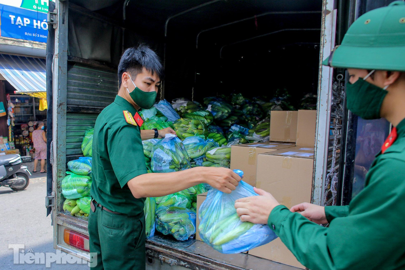 Những túi rau sạch gồm nhiều loại rau củ khác nhau.