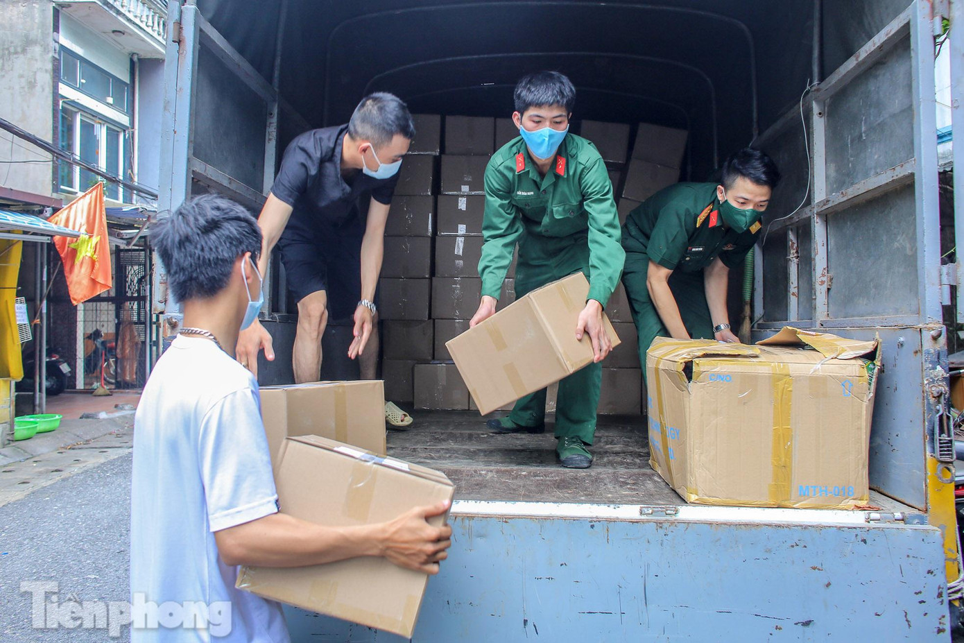 Đơn vị vận chuyển quà an sinh tại phường Phúc Tân.