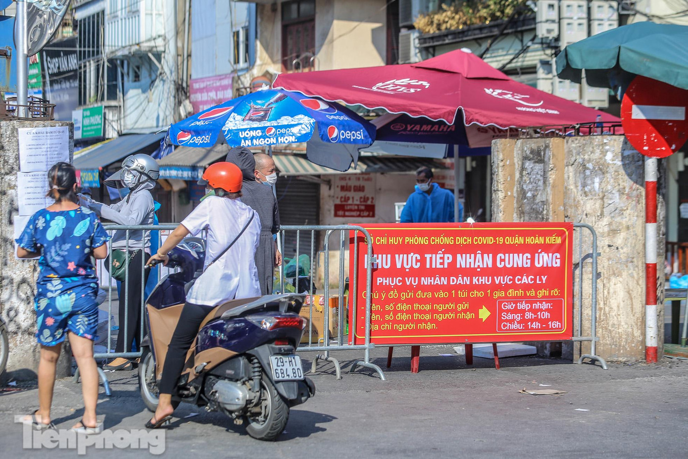 Ngày 31/7, một phần phường Chương Dương (quận Hoàn Kiếm, Hà Nội) bị phong tỏa trong thời gian 14 ngày để phòng chống COVID-19 sau khi xuất hiện ca F0 là đội viên đội trật tự đô thị phường từng tham gia trực chốt kiểm soát cùng nhiều người.