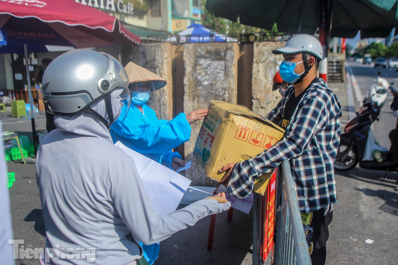 Thời gian tiếp nhận chia làm hai khung giờ từ 8-10h và 14-16h hàng ngày.