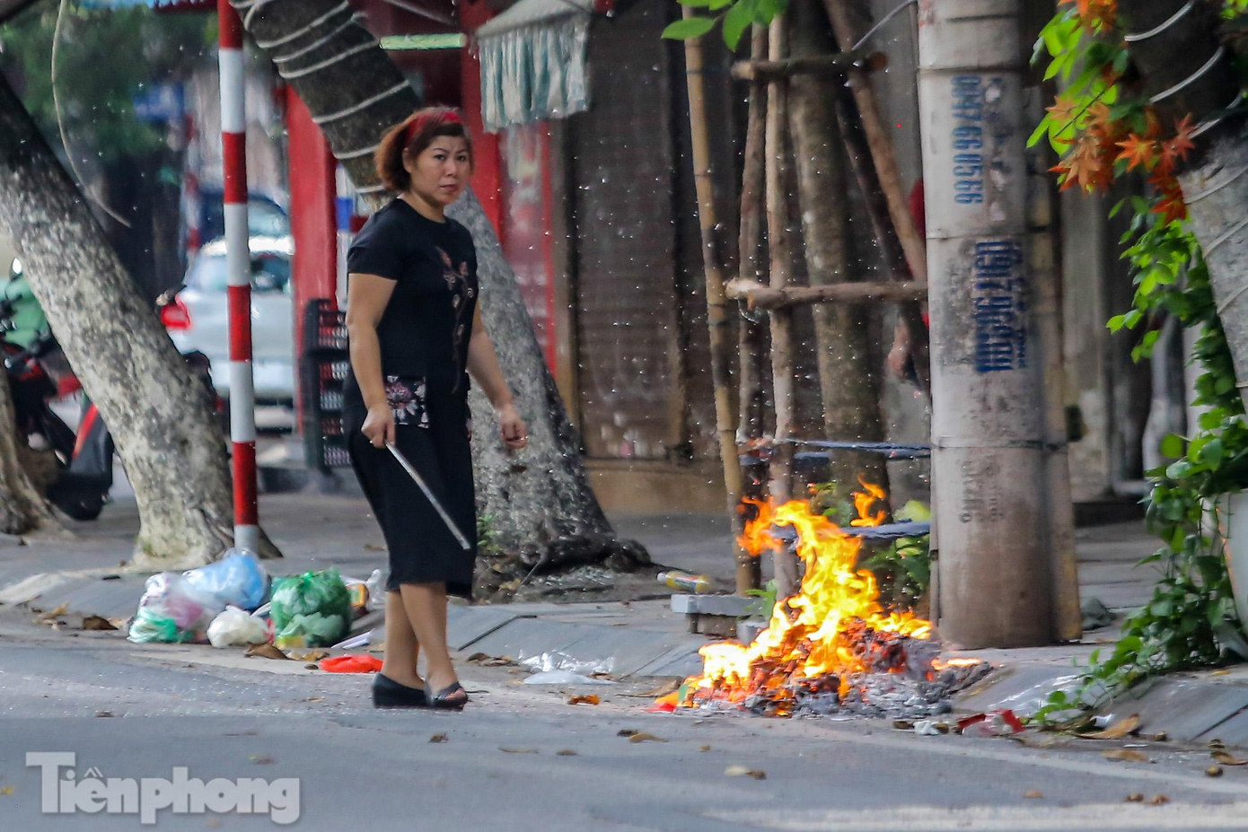 Dân gian quan niệm tháng 7 âm lịch là tháng "phá ngục", trong đó, ngày Rằm tháng 7 là ngày "xá tội vong nhân" cầu siêu cho những vong hồn lang thang, không nơi nương tựa, việc đốt vàng mã trong ngày "xá tội vong nhân" sẽ xua điều xấu, đón điều tốt về với gia chủ.