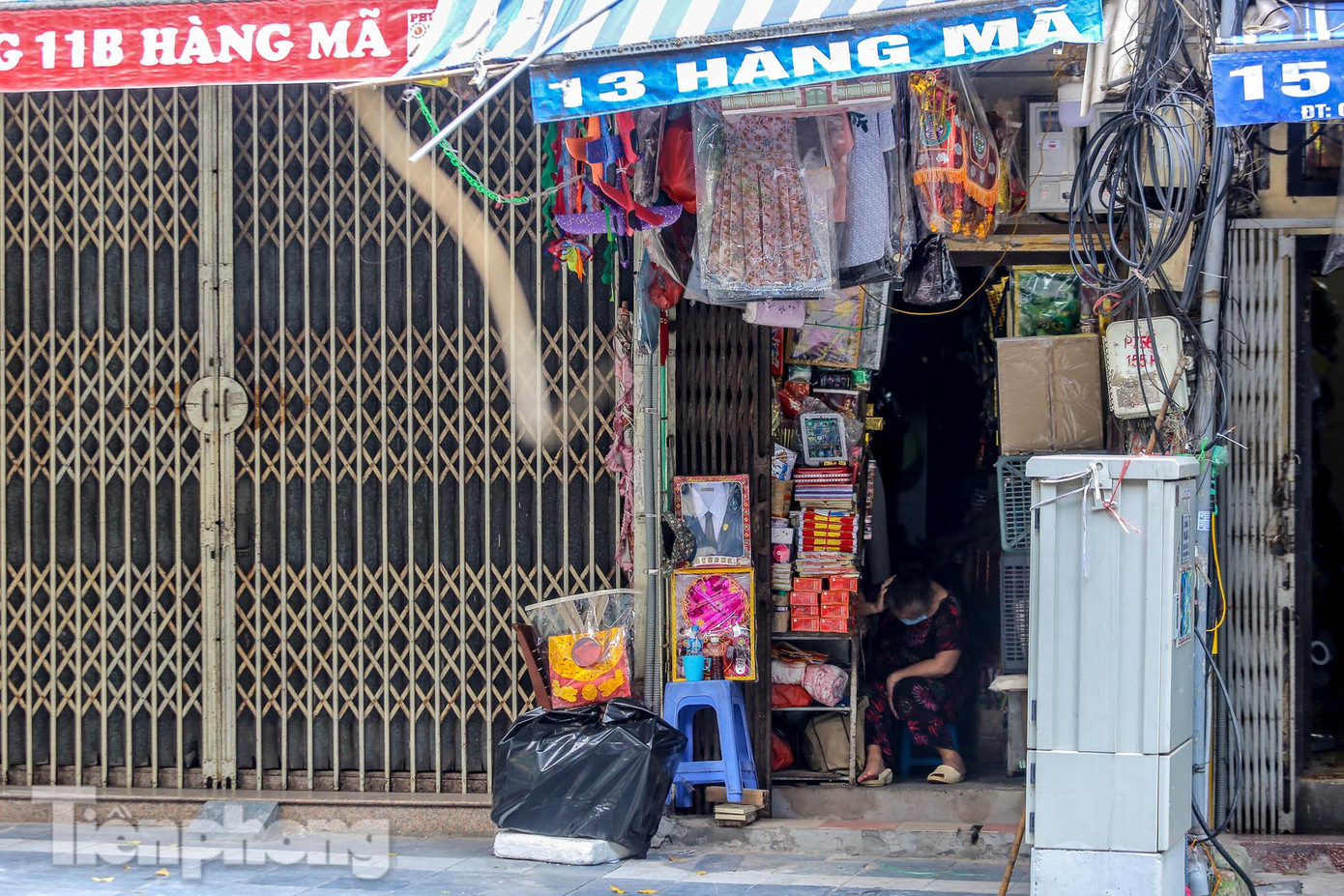 Sau Rằm tháng 7, tiểu thương ở đây đều lo đến Trung thu tình cảnh sẽ diễn ra tương tự.