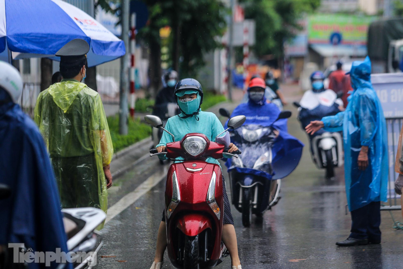 Ghi nhận của PV khoảng 8h-8h30, tại chốt kiểm soát, phòng dịch trên đường Nguyễn Chí Thanh đã thông thoáng hơn hôm qua.
