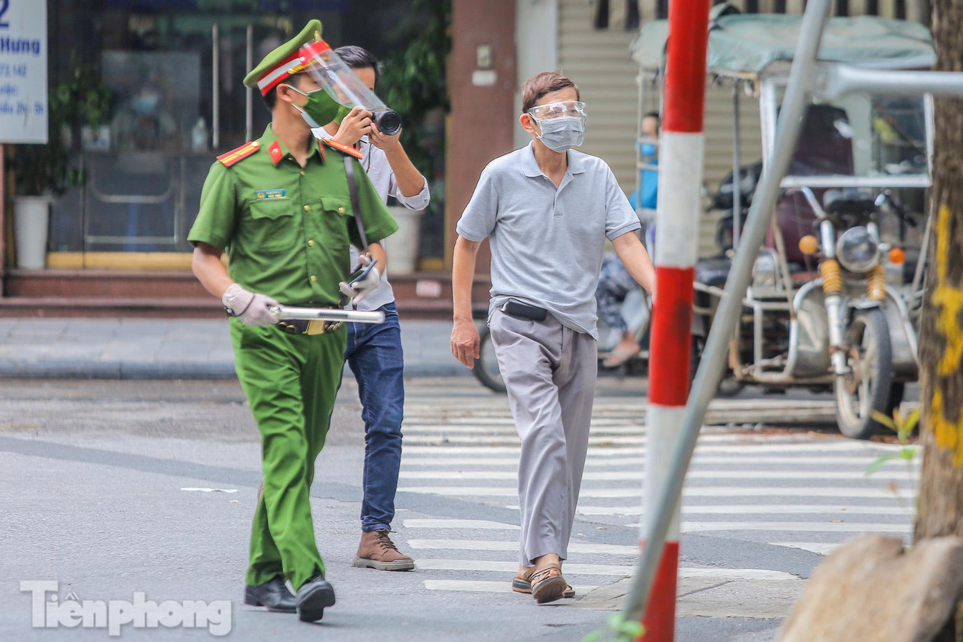 Với những người ra đường không có lý do sẽ bị xử phạt từ 1-3 triệu đồng/trường hợp vi phạm. Với những người ra đường không có lý do sẽ bị xử phạt từ 1-3 triệu đồng/trường hợp vi phạm.