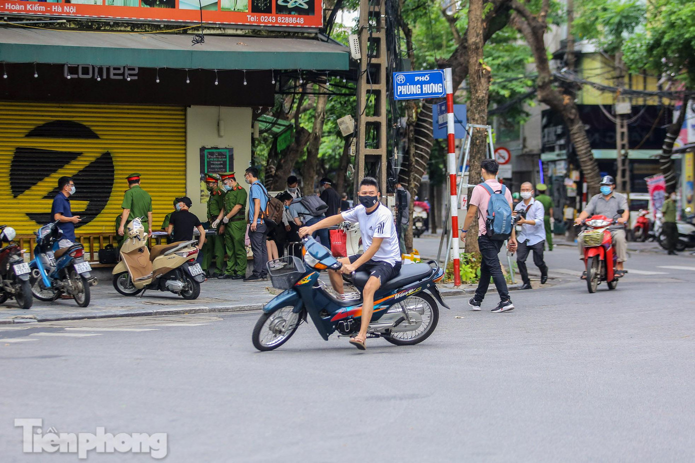 Những trường hợp quay đầu xe, tăng ga "vượt" chốt gây nguy hiểm, nguy cơ tai nạn giao thông lớn. Những trường hợp quay đầu xe, tăng ga "vượt" chốt gây nguy hiểm, nguy cơ tai nạn giao thông lớn.