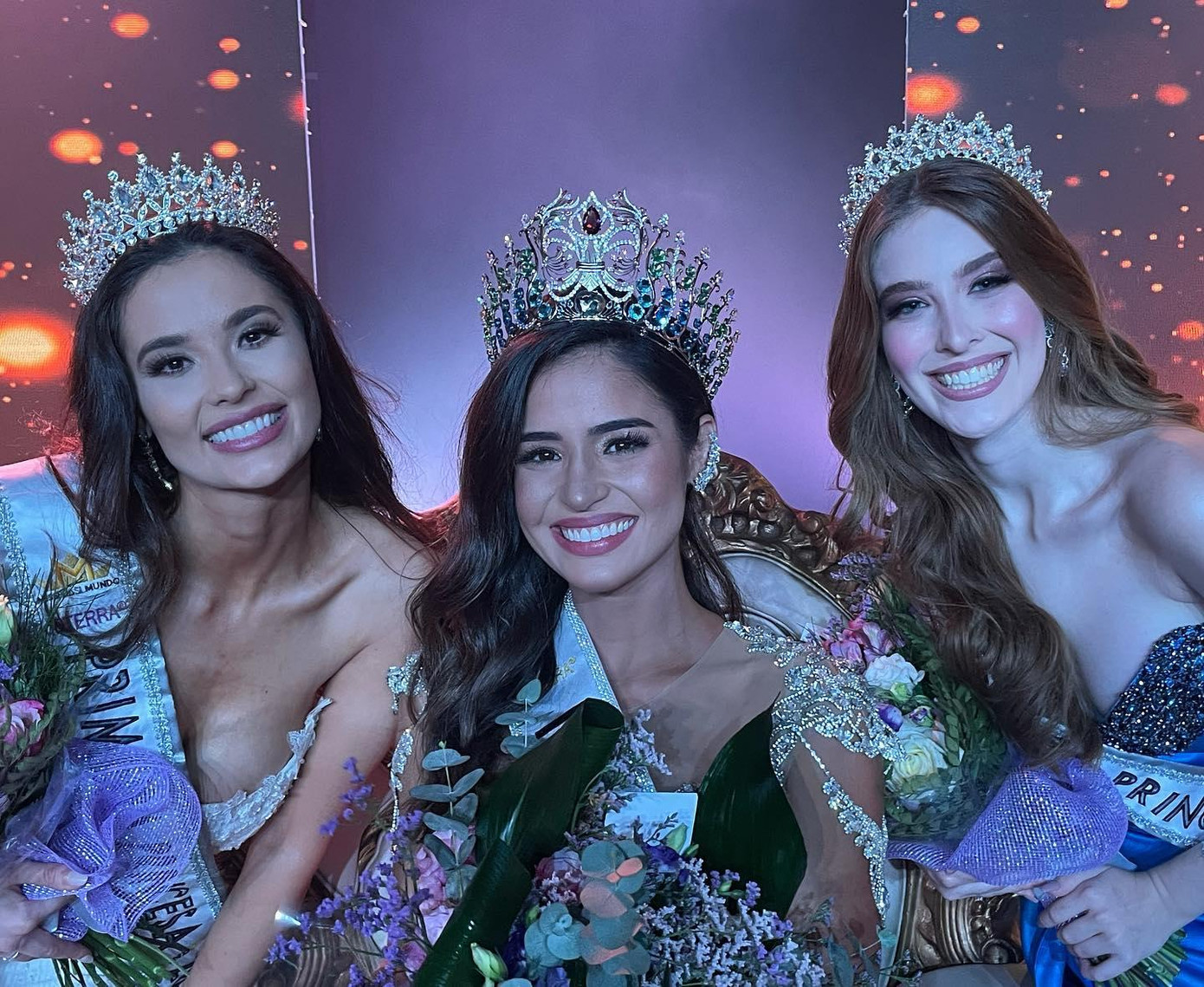Trong đêm chung kết Miss Brasil Mundo 2021 diễn ra cách đây vài giờ, người đẹp Caroline Teixeira đã vượt qua 47 thí sinh để đăng quang ngôi vị cao nhất. Cô sẽ đại diện cho Brazil tham dự cuộc thi Miss World 2021 được tổ chức vào tháng 12 tới tại Puerto Rico. Trong đêm chung kết Miss Brasil Mundo 2021 diễn ra cách đây vài giờ, người đẹp Caroline Teixeira đã vượt qua 47 thí sinh để đăng quang ngôi vị cao nhất. Cô sẽ đại diện cho Brazil tham dự cuộc thi Miss World 2021 được tổ chức vào tháng 12 tới tại Puerto Rico.