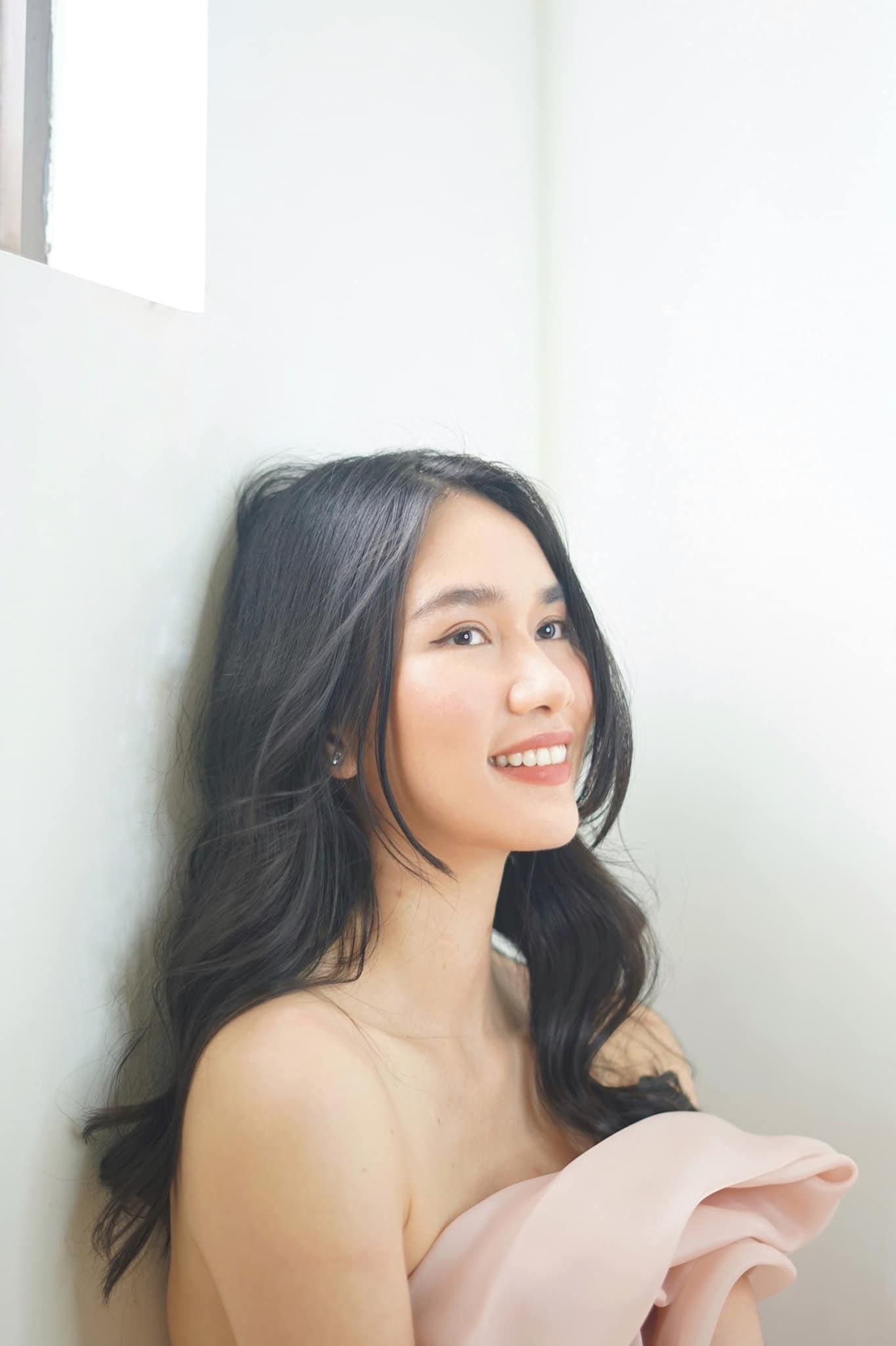 Ở nhà thực hiện giãn cách xã hội nhưng Á hậu Việt Nam 2020 vẫn giữ được nhan sắc xinh đẹp đáng ngưỡng mộ. Ở nhà thực hiện giãn cách xã hội nhưng Á hậu Việt Nam 2020 vẫn giữ được nhan sắc xinh đẹp đáng ngưỡng mộ.