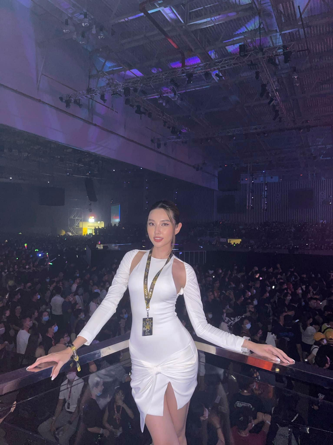 Thuỳ Tiên hiện tại cao 1m70, số đo ba vòng là 83 - 62 - 92. Chính nhờ chỉ số cơ thể đẹp mà cô tự tin diện những bộ trang phục bó sát. Thuỳ Tiên hiện tại cao 1m70, số đo ba vòng là 83 - 62 - 92. Chính nhờ chỉ số cơ thể đẹp mà cô tự tin diện những bộ trang phục bó sát.