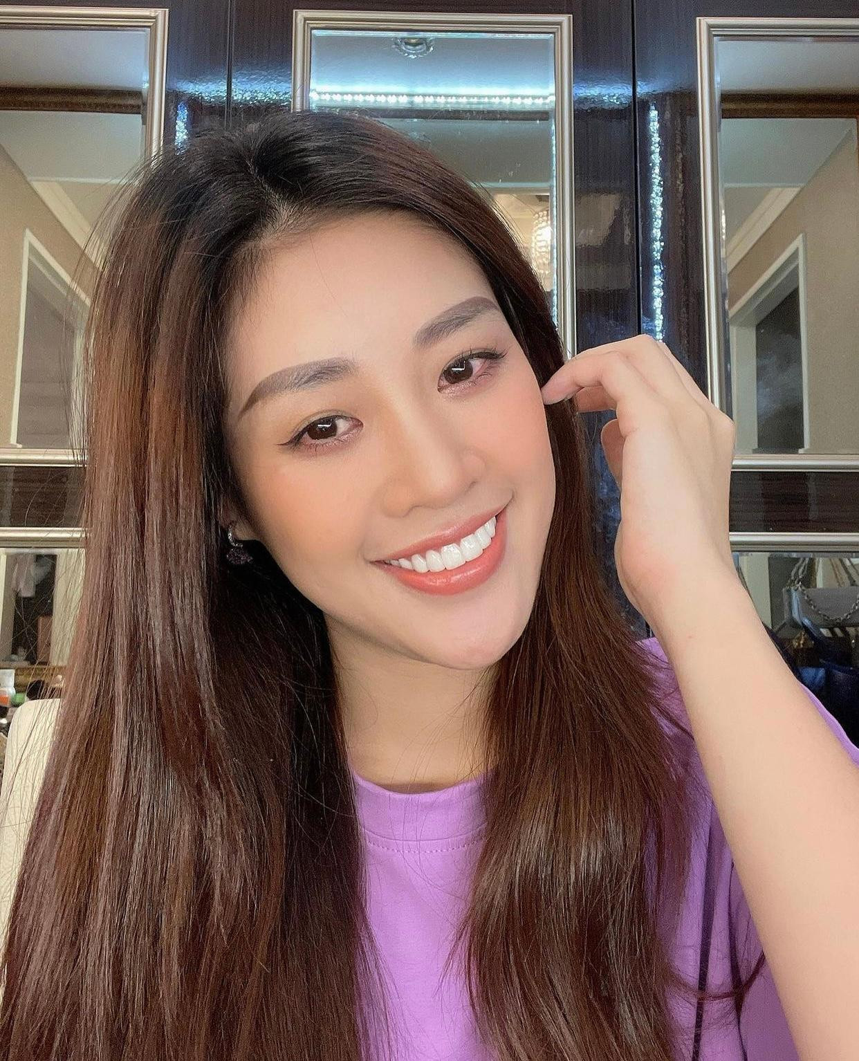 Hoa hậu Khánh Vân khoe nhan sắc xinh đẹp rạng rỡ khi ở nhà chống dịch. Hoa hậu Khánh Vân khoe nhan sắc xinh đẹp rạng rỡ khi ở nhà chống dịch.