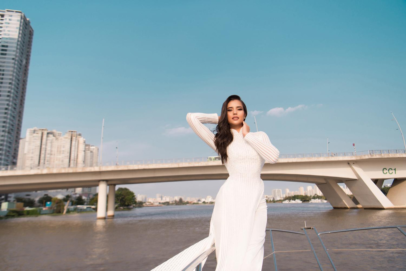 Hoa hậu Siêu quốc gia 2019 chia sẻ, cô rất thích ẩm thực Việt, nghiện bánh bèo, bánh bột lọc và cafe sữa đá. Với Anntonia Porsild, Việt Nam là quê hương thứ hai.