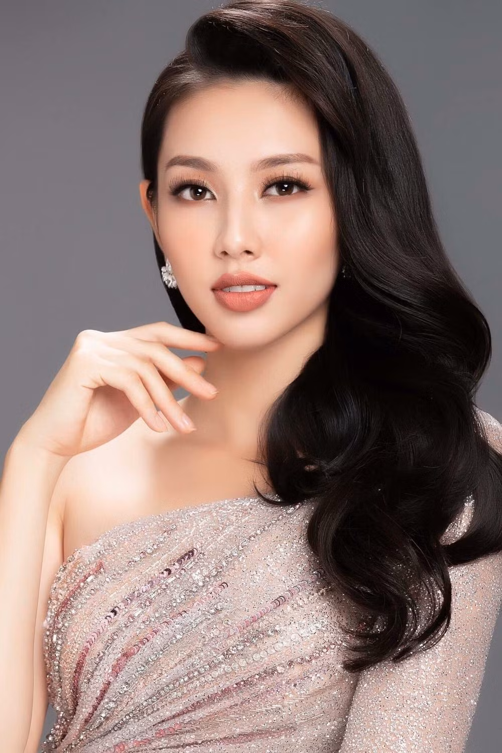 Nguyễn Thúc Thuỳ Tiên gây ấn tượng với kỹ năng giao tiếp tiếng Anh trôi chảy.