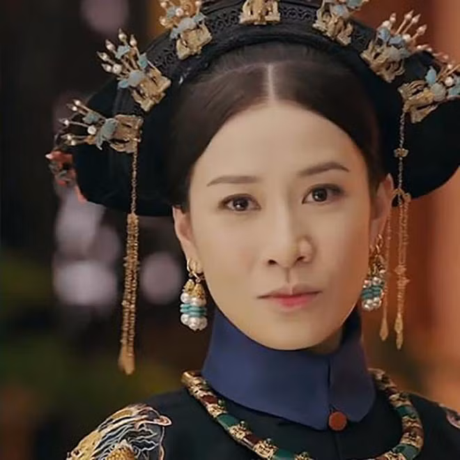 Xa Thi Mạn tiếp tục ghi dấu ấn với hàng loạt vai diễn ấn tượng trong các bộ phim như "Vòng xoay cuộc đời", "Bằng chứng thép 2", "Cung tâm kế", "Thiên và địa"... Năm 2018, danh tiếng của cô đã vượt khỏi Hong Kong với vai diễn Nhàn Phi trong "Diên Hy Công Lược" từng 'gây bão' với khán giả Việt Nam và châu Á. Có thể nói vai diễn này đã giúp tên tuổi của nàng Chu Chỉn Nhược ngày nào vươn lên một tầm cao mới.