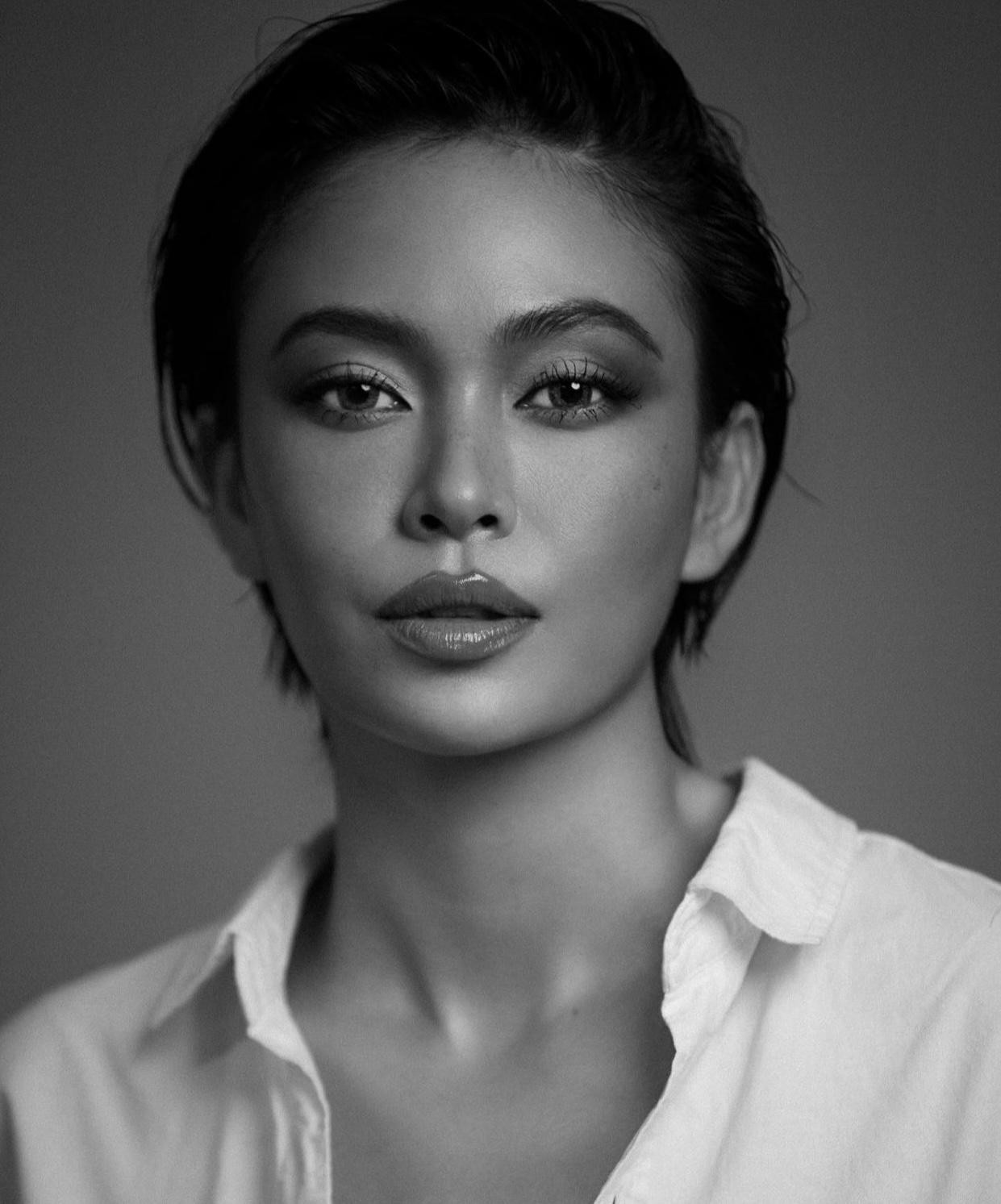 Á hậu Mâu Thuỷ đẹp bí ẩn, quyến rũ với tông màu đen-trắng.