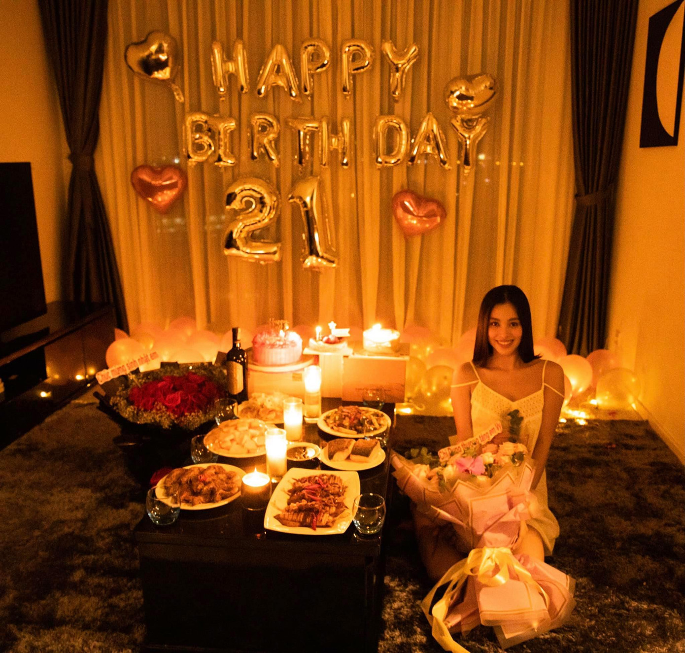 Hoa hậu Tiểu Vy đón sinh nhật tuổi 21 ấm cúng tại gia giữa mùa dịch.