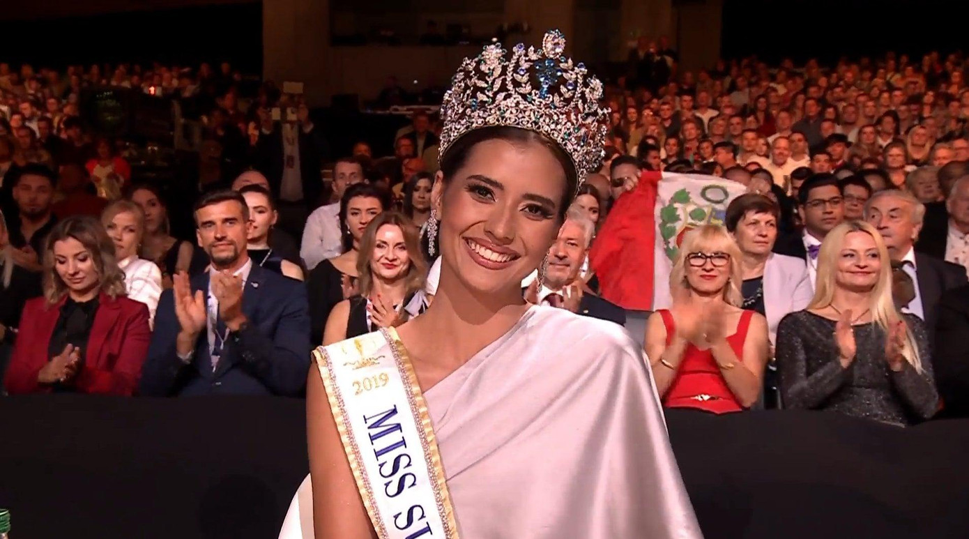 Hoa hậu Siêu quốc gia 2019 Anntonia Porsild đảm nhận vai trò giám khảo trong đêm chung kết. Hoa hậu Siêu quốc gia 2019 Anntonia Porsild đảm nhận vai trò giám khảo trong đêm chung kết.