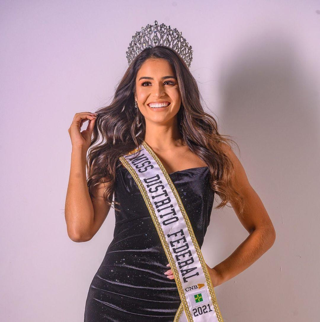 Cô không phải là gương mặt xa lạ với thế giới sắc đẹp. Caroline Teixeira từng giành được các danh hiệu Miss Brasilia 2020, Miss Distrito Federal CNB 2021. Cô không phải là gương mặt xa lạ với thế giới sắc đẹp. Caroline Teixeira từng giành được các danh hiệu Miss Brasilia 2020, Miss Distrito Federal CNB 2021.