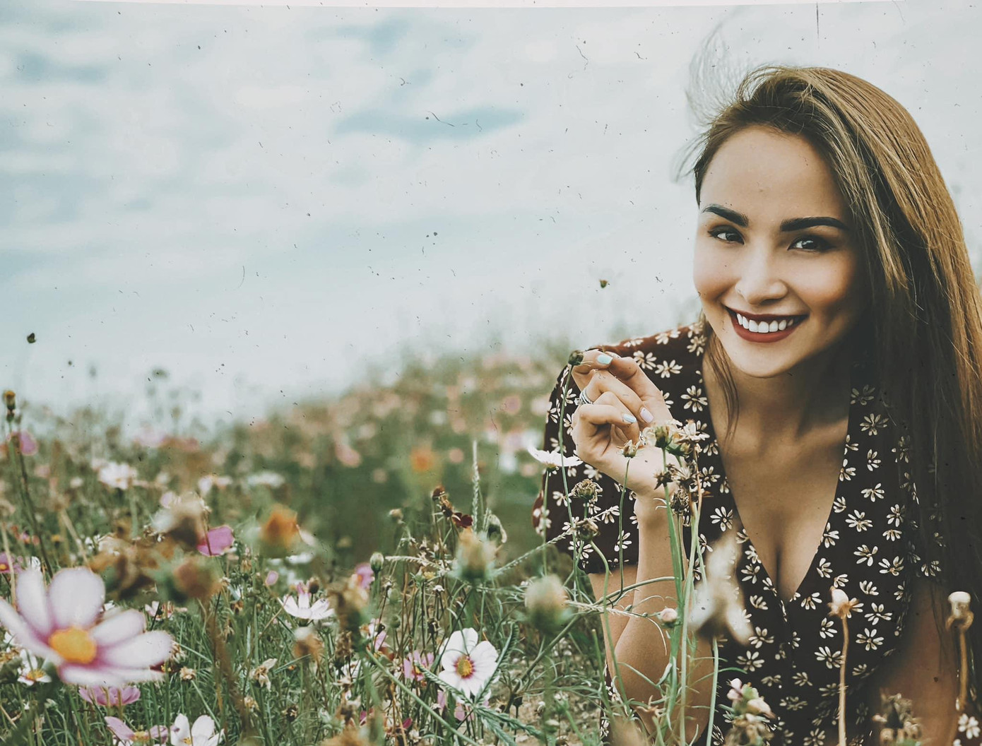 Hoa hậu Diễm Hương khoe vẻ đẹp toả nắng ngày cuối tuần. Hoa hậu Diễm Hương khoe vẻ đẹp toả nắng ngày cuối tuần.