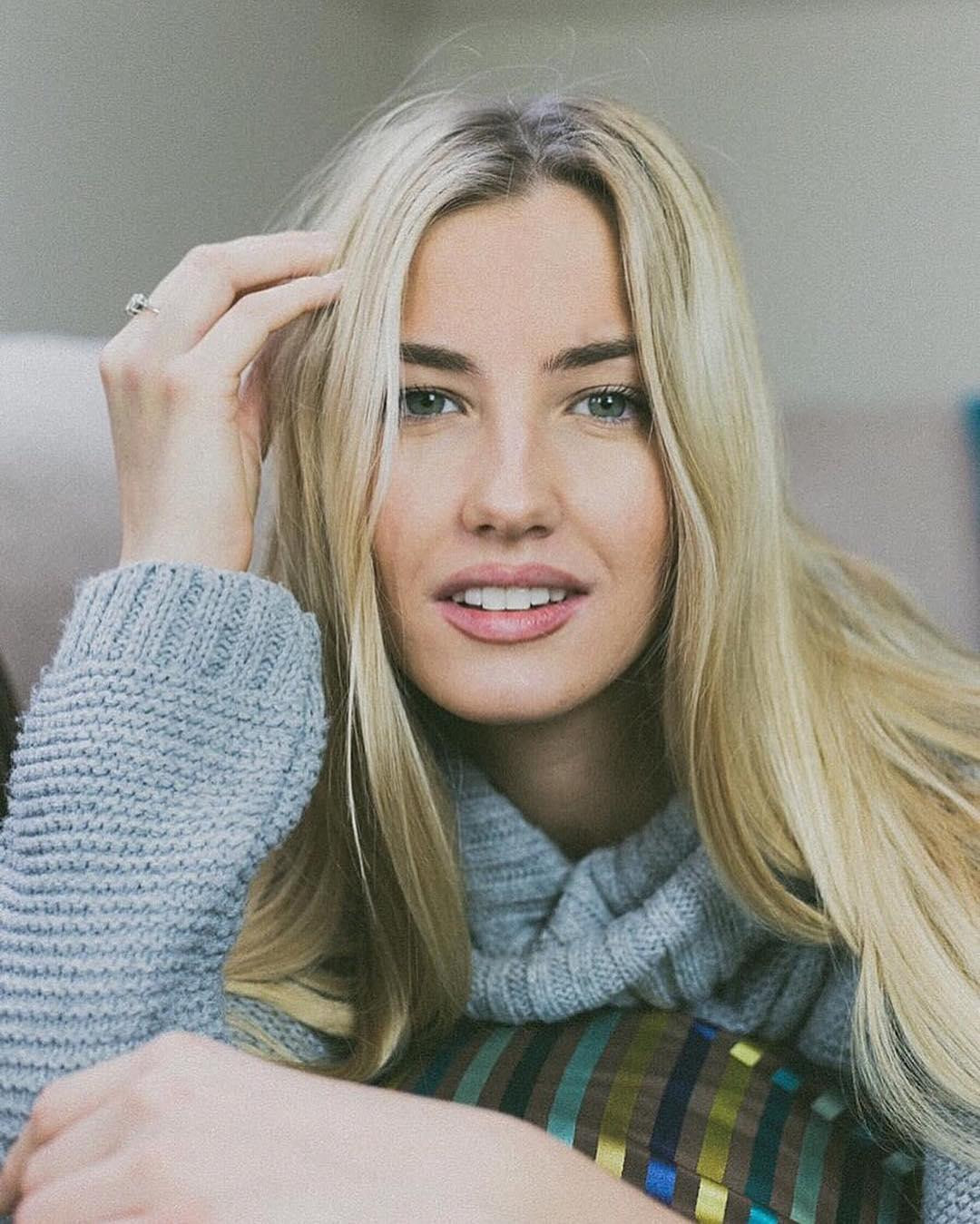 Claudia chia sẻ về lý do tham gia Hoa hậu Scotland của mình: "Với tôi điều này rất có ý nghĩa, Bạn có thể truyền cảm hứng cho thế hệ trẻ, đặc biệt là thông qua mạng xã hội". Claudia chia sẻ về lý do tham gia Hoa hậu Scotland của mình: "Với tôi điều này rất có ý nghĩa, Bạn có thể truyền cảm hứng cho thế hệ trẻ, đặc biệt là thông qua mạng xã hội".