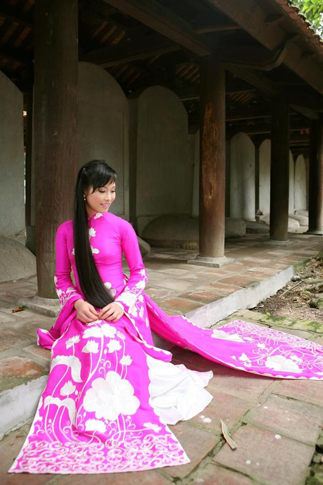 Chính vì thế tại thời điểm dự thi Hoa hậu thế giới người Việt 2010, Nguyễn Thu Trang được chú ý khi là Thí sinh có mái tóc dài nhất và thí sinh biết nhiều ngoại ngữ nhất (6 thứ tiếng)…