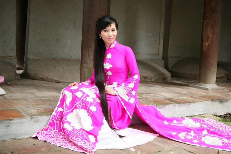 Sinh ra và lớn lên tại Séc, nhưng Nguyễn Thu Trang nói tiếng Việt rất tốt, thậm chí, cùng với tiếng Séc, cô còn thành thạo thêm 4 thứ ngoại ngữ là Nga, Đức, Anh và Latinh.