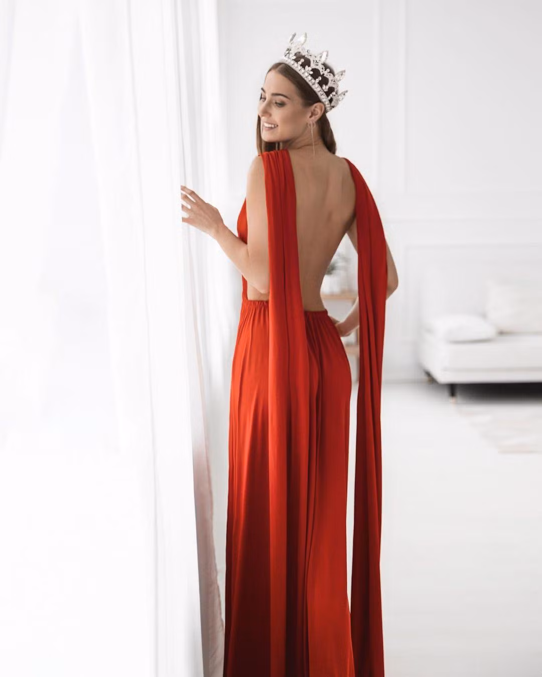 Với danh hiệu Hoa hậu Ba Lan 2021, Agata Wdowiak sẽ đại diện cho quốc gia tham dự cuộc thi Miss Universe 2021 vào tháng 12 tới tại Israel.