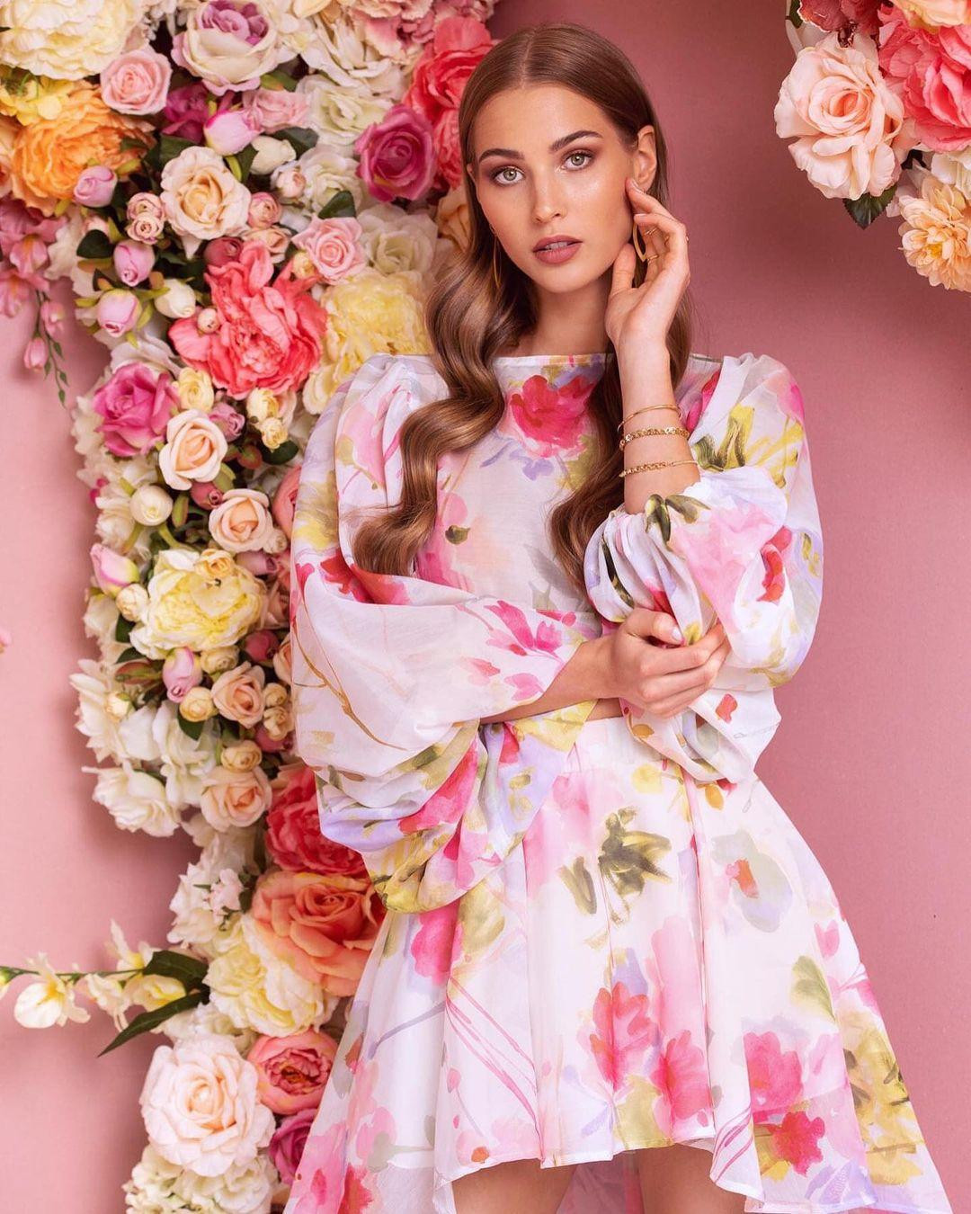 Người đẹp năm nay 24 tuổi là một người mẫu nổi tiếng tại Ba Lan. Người đẹp năm nay 24 tuổi là một người mẫu nổi tiếng tại Ba Lan.