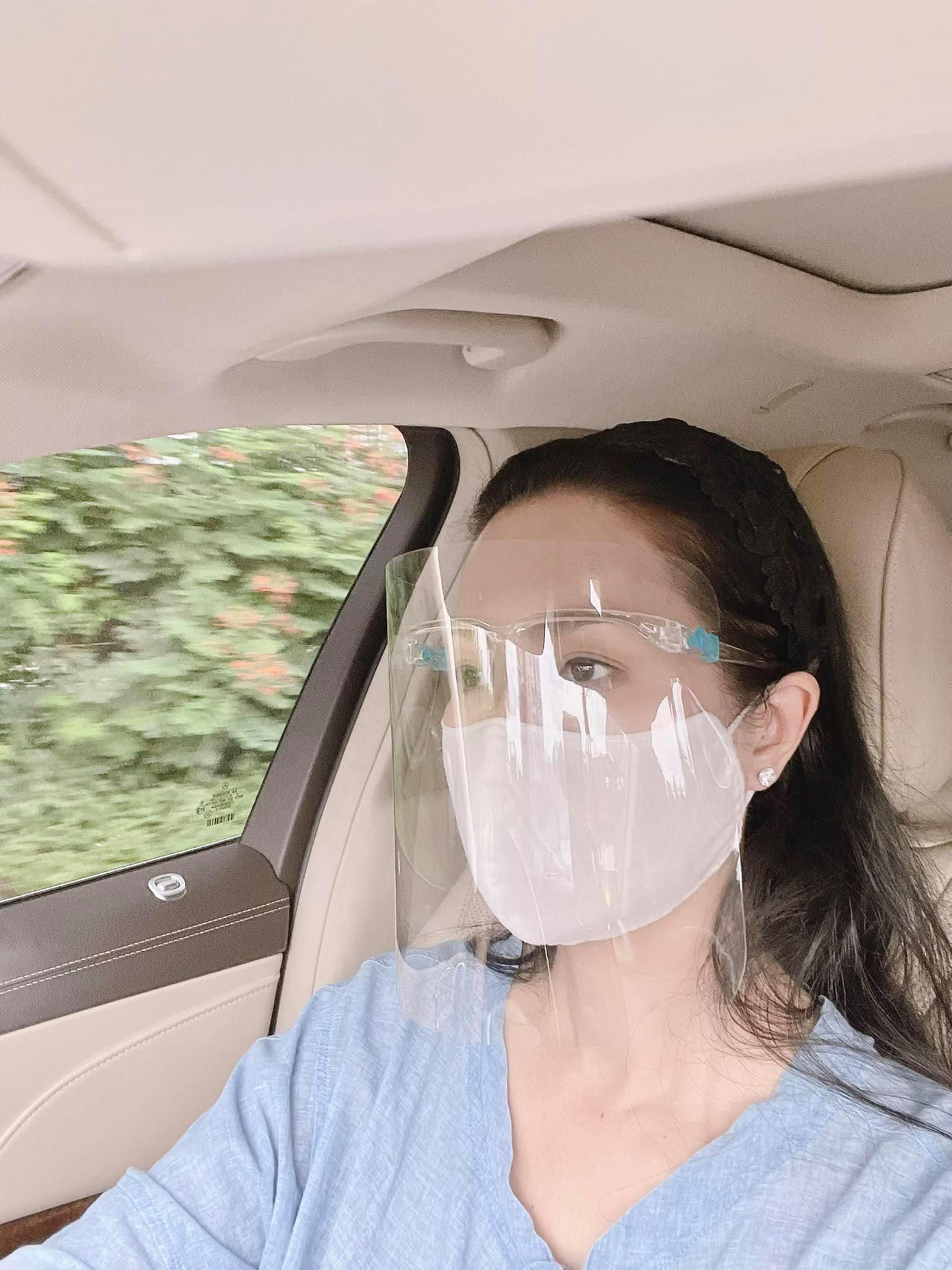 Á hậu Trịnh Kim Chi tất bật lo nguyên liệu cho bếp ăn từ thiện.