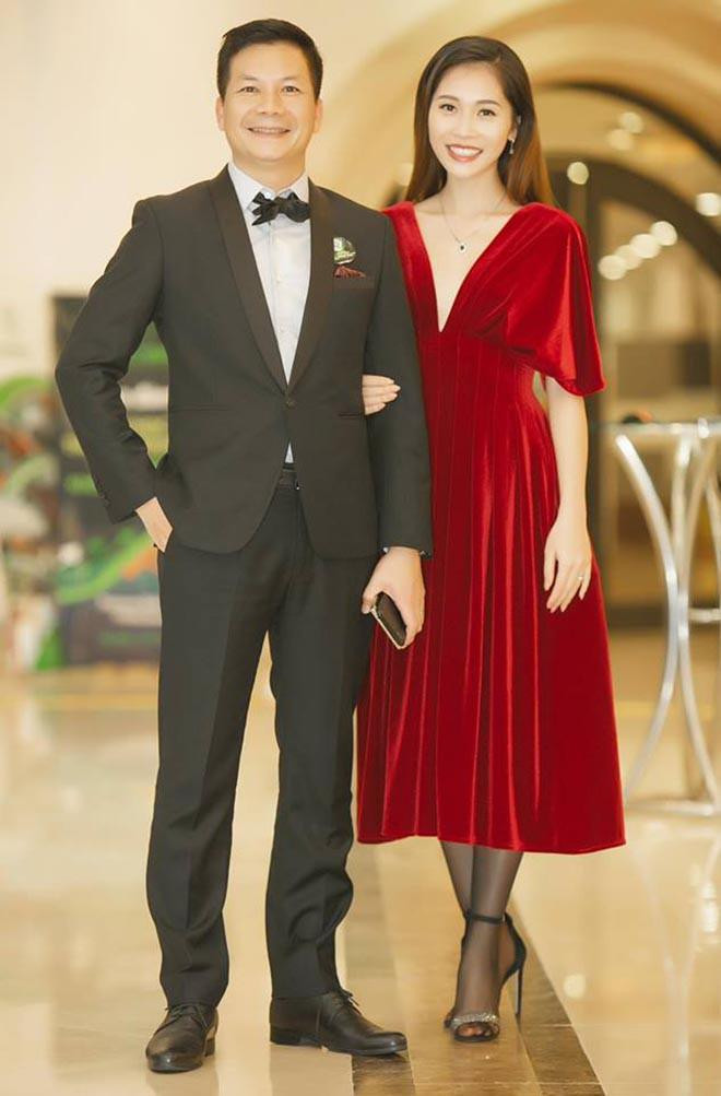 Người đẹp Nguyễn Thu Trang được biết tới là bà xã kém 16 tuổi của Shark Hưng. Hai người kết hôn vào cuối tháng 3/2018. Mặc dù chênh lệch tuổi tác đến 16 tuổi nhưng cả hai vẫn được khen đẹp đôi, là một cặp trai tài gái sắc.