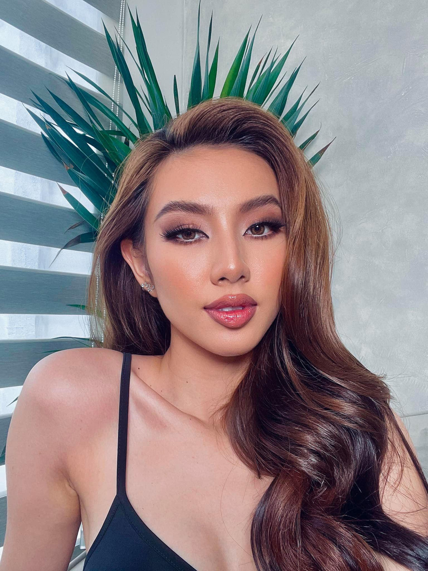 Miss Grand Vietnam 2021 diện áo ba lỗ khoe vòng một cực kỳ nóng bỏng.