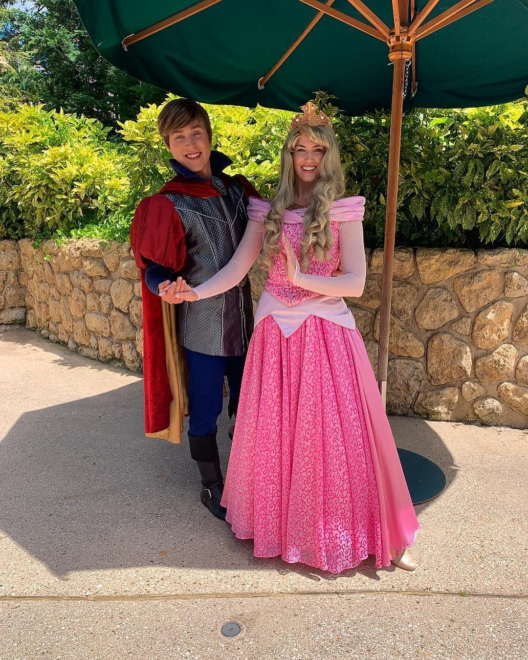 Cách đây 3 năm khi Claudia vẫn còn vui vẻ với công việc hoá thân thành nàng công chúa xinh đẹp tại công viên Disneyland Paris, cô đã gặp phải sự cố với căn bệnh nguy hiểm này. Cách đây 3 năm khi Claudia vẫn còn vui vẻ với công việc hoá thân thành nàng công chúa xinh đẹp tại công viên Disneyland Paris, cô đã gặp phải sự cố với căn bệnh nguy hiểm này.