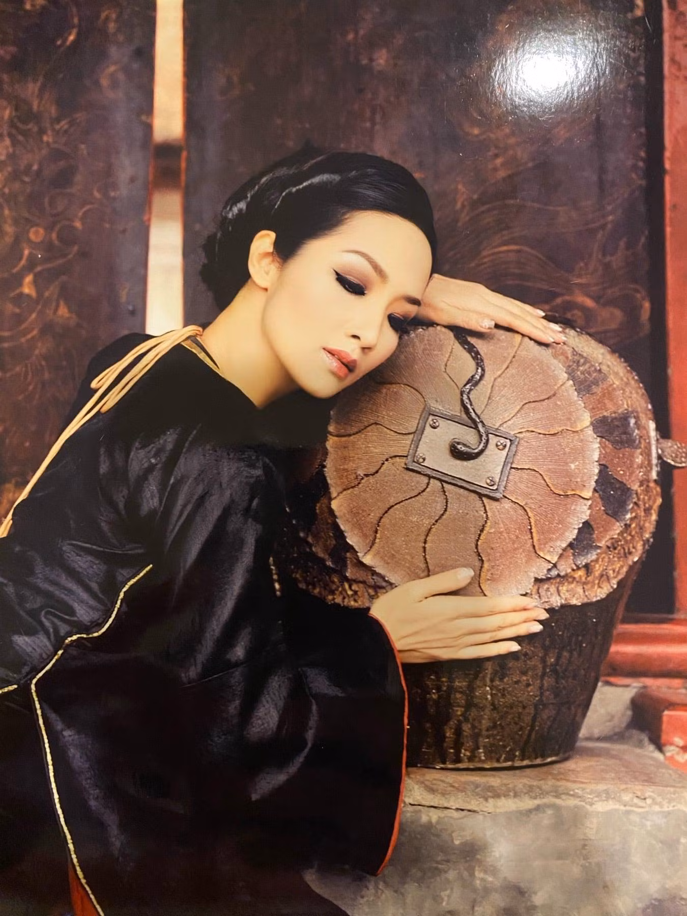 Hoa hậu Giáng My đẹp huyền bí, kiêu sa trong bộ sách ảnh "Huyền bí phương Đông" do chính cô sản xuất. Hoa hậu Giáng My đẹp huyền bí, kiêu sa trong bộ sách ảnh "Huyền bí phương Đông" do chính cô sản xuất.