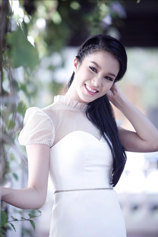 Nguyễn Diệp Anh sinh năm 1989 ở Hà Nội, từng rất đình đám với vai trò trưởng nhóm nhảy nữ Big Toe vào những năm 2000-2010. Sau đó, cô tham dự cuộc thi Vietnam's Next Top Model 2010 và lọt vào top 10.