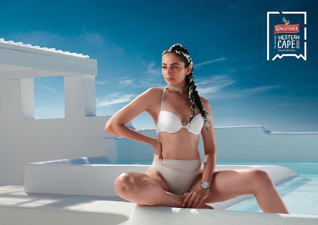 Zoya Afroz sở hữu chiều cao 1m71 và đường cong quyến rũ, nóng bỏng. Zoya Afroz sở hữu chiều cao 1m71 và đường cong quyến rũ, nóng bỏng.