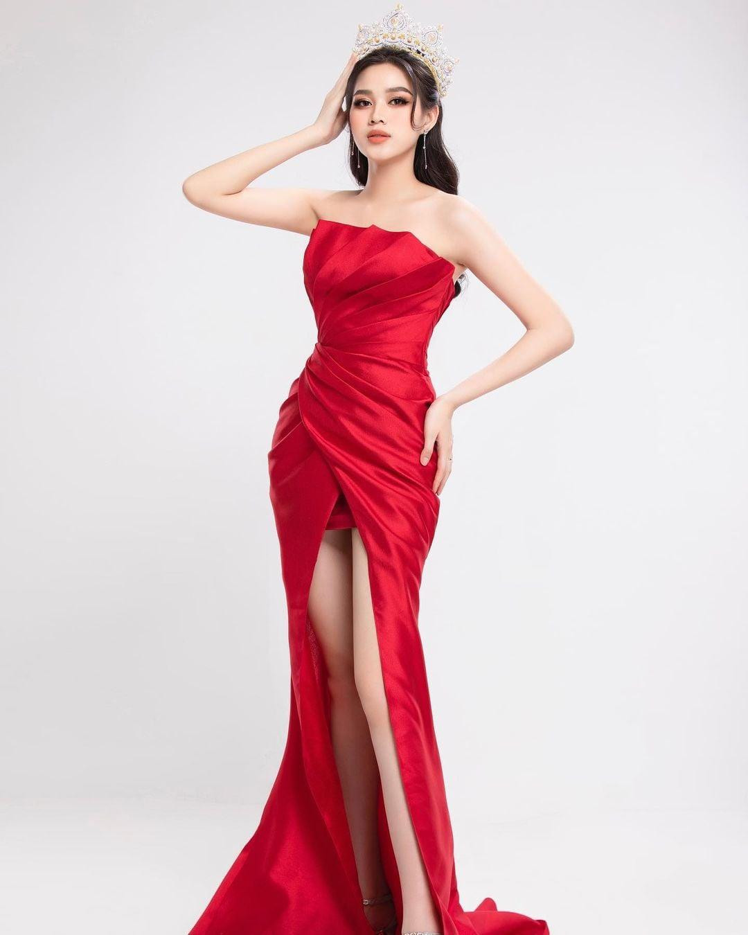 Và kỳ vọng cô sẽ mang vương miện Miss World đầu tiên về cho Việt Nam.