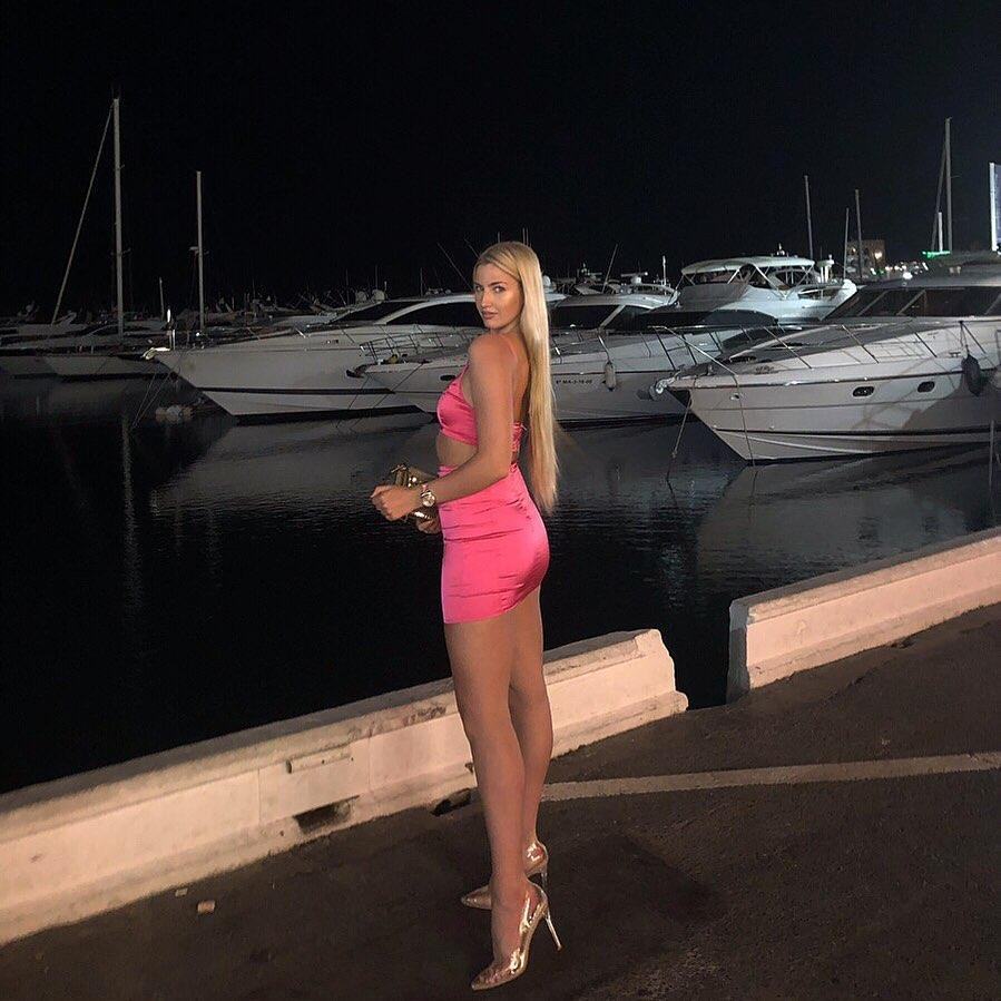 Cô hy vọng sẽ mang câu chuyện về nghị lực sống của mình tới với cuộc thi Miss World vào cuối năm nay tại Puerto Rico. Cô hy vọng sẽ mang câu chuyện về nghị lực sống của mình tới với cuộc thi Miss World vào cuối năm nay tại Puerto Rico.